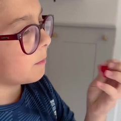 uzbionik kullanan bir aileden kare