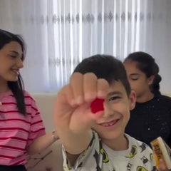 uzbionik kullanan bir aileden kare